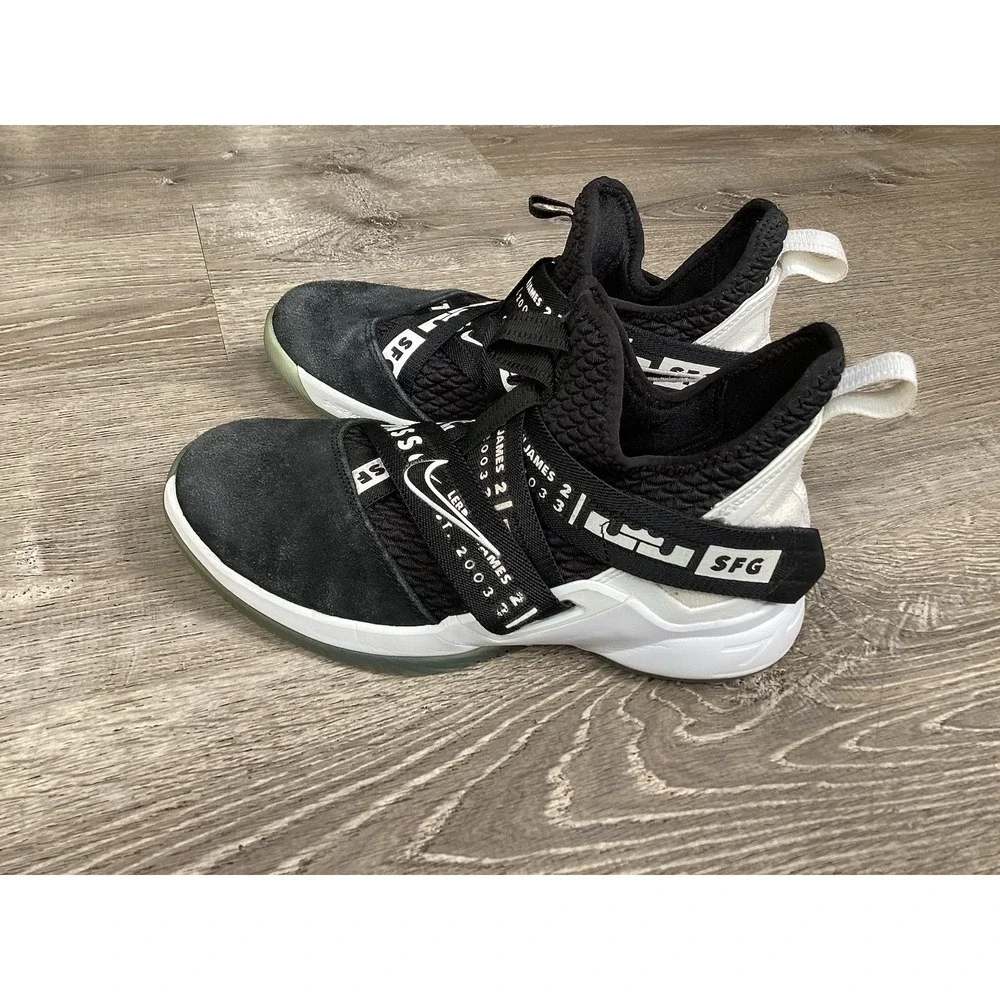 Nike LeBron Soldier Black White Size 5.5Y Sneakers AA1352-005 Basketball Shoes
